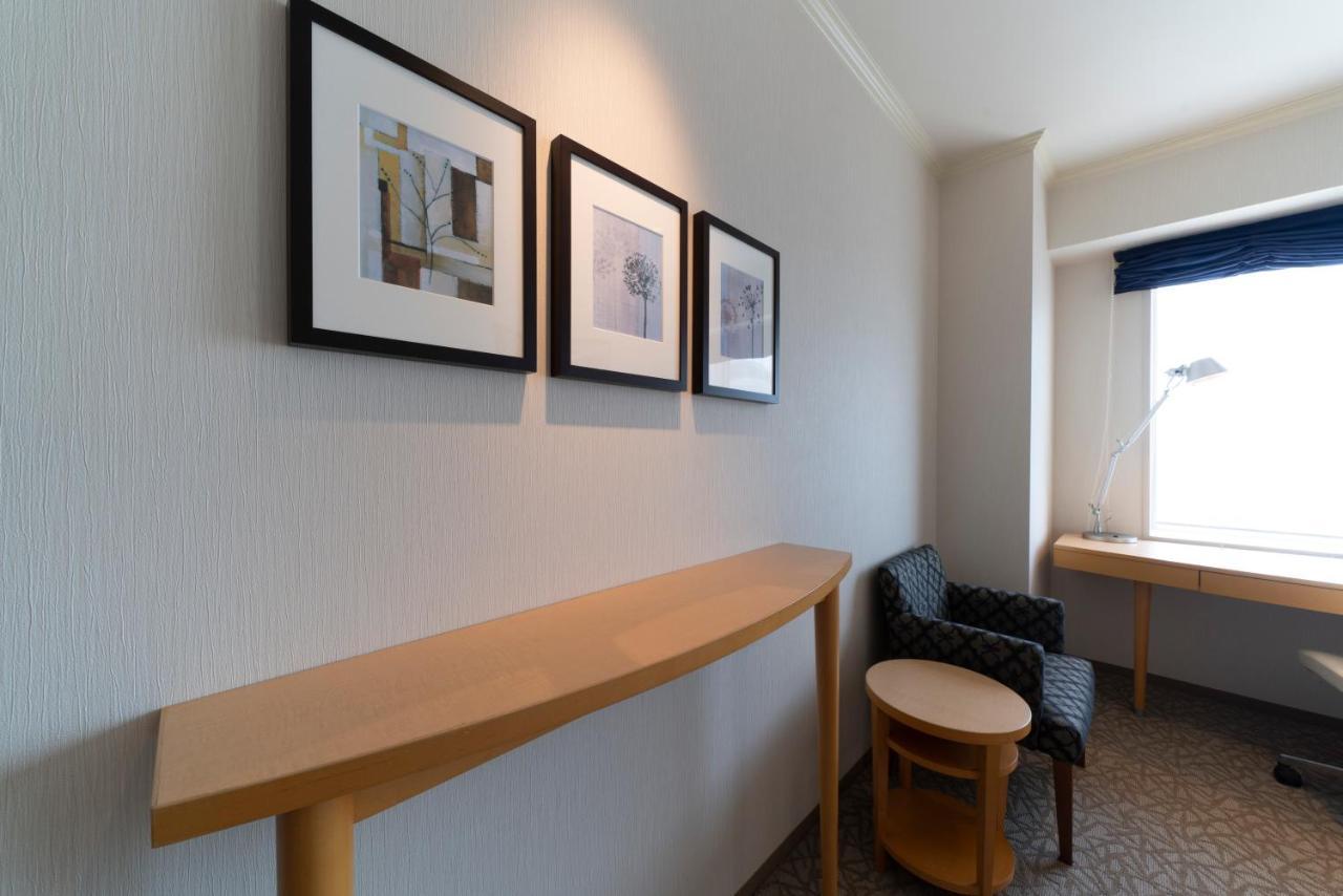 Hotel Associa Toyohashi Buitenkant foto A console table
