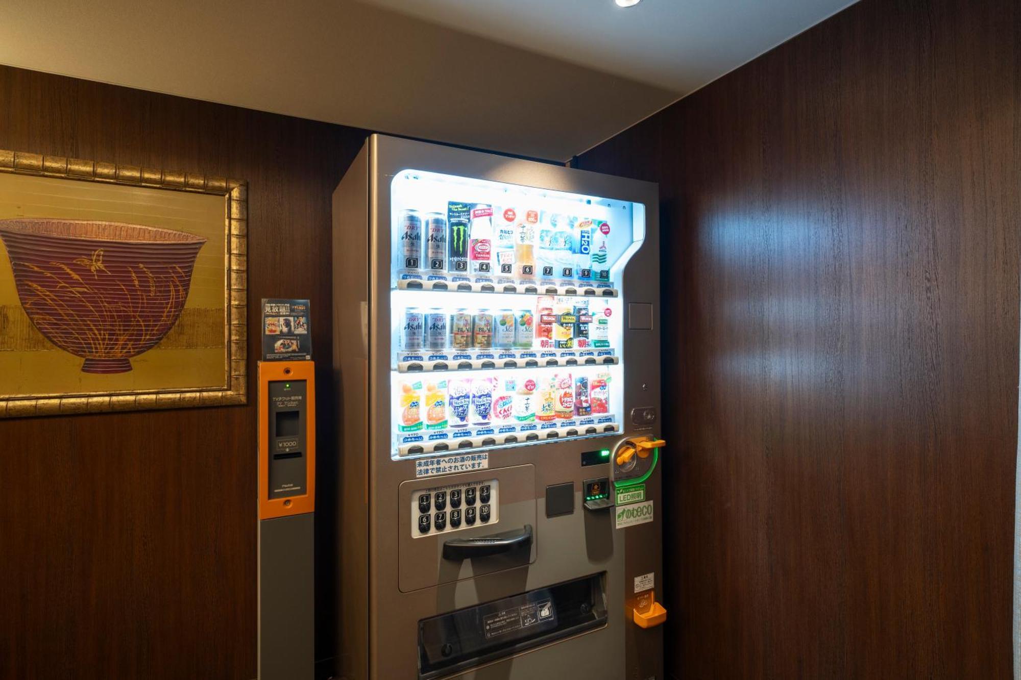 Hotel Associa Toyohashi Buitenkant foto A vending machine in a hotel