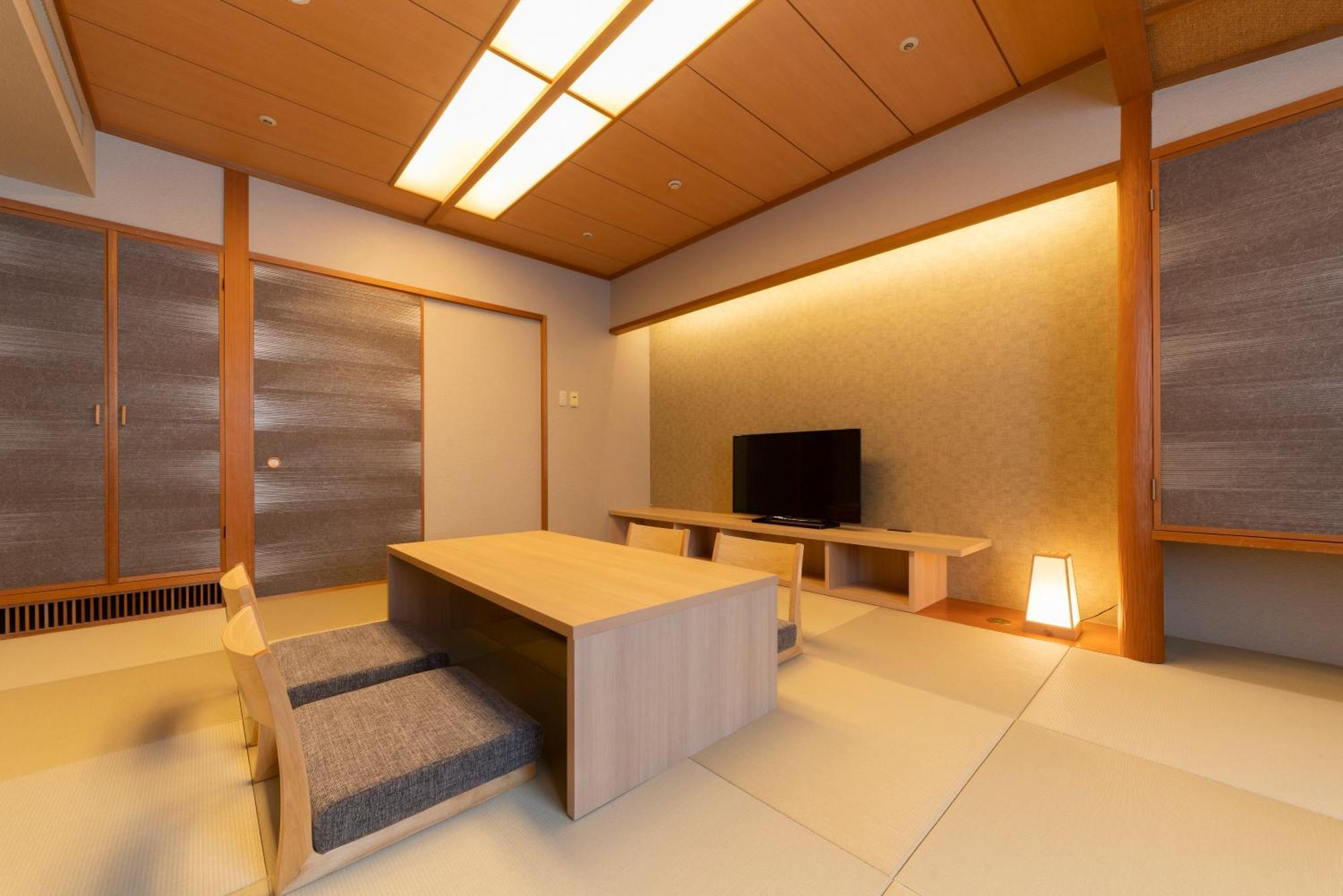 Hotel Associa Toyohashi Buitenkant foto A room at the Kyoto Station